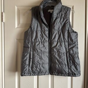 NEW YORK & COMPANY GREY POLYESTER VEST!! GREAT TO WEAR OVER SWEATERS!!